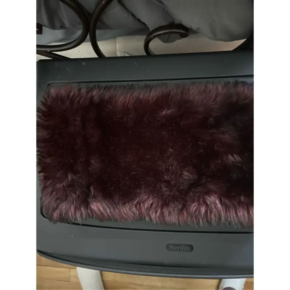 Woman’s Faux Fur Neck Warmer